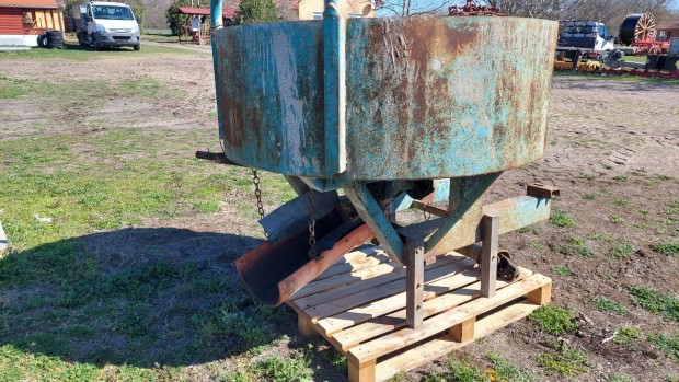Eladó kardános betonkeverő traktor hajtású
