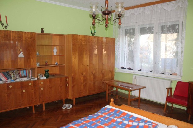 Elad� kemenesszentp�teri csal�di h�z