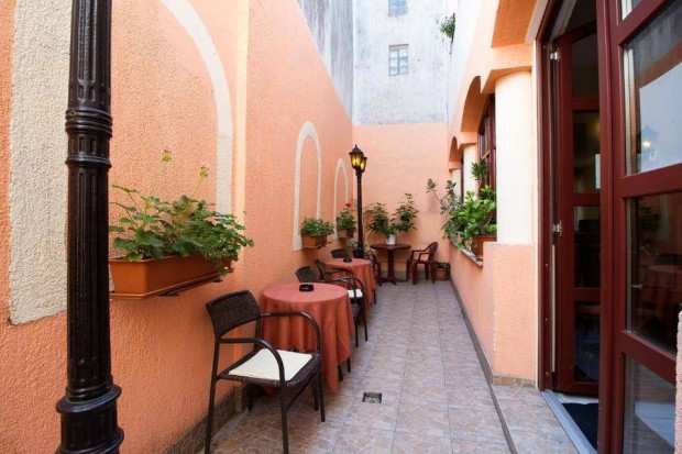 Eladó kereskedelmi ingatlan, Győr