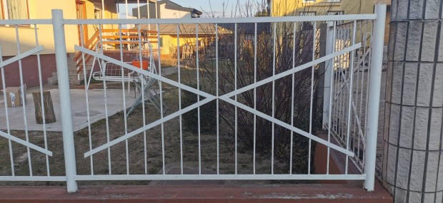 Eladó kerítés