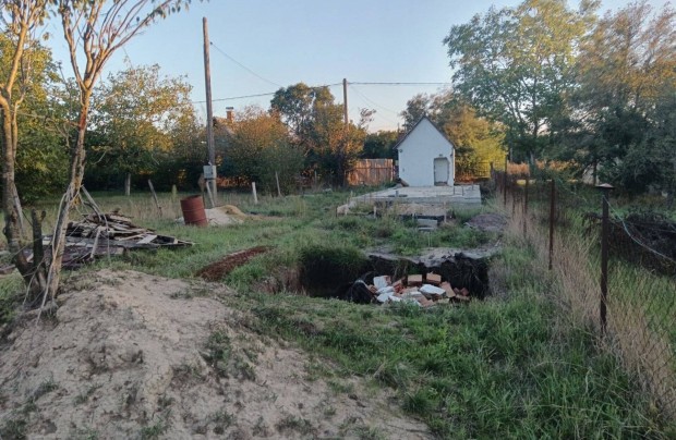 Elad� kert Hajd�szoboszl�n!