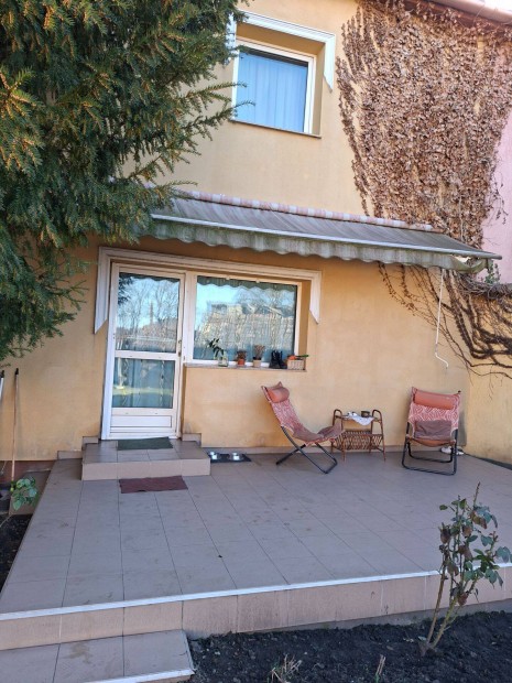 Elad� kertes h�z Ny�regyh�za sz�v�ben