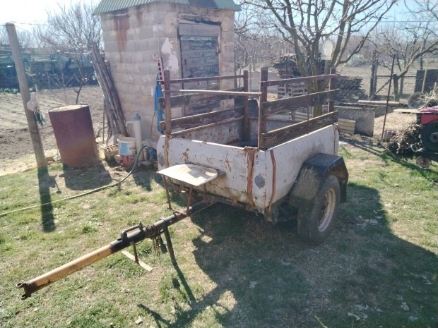 Elad� kerti kistrakt�r. 