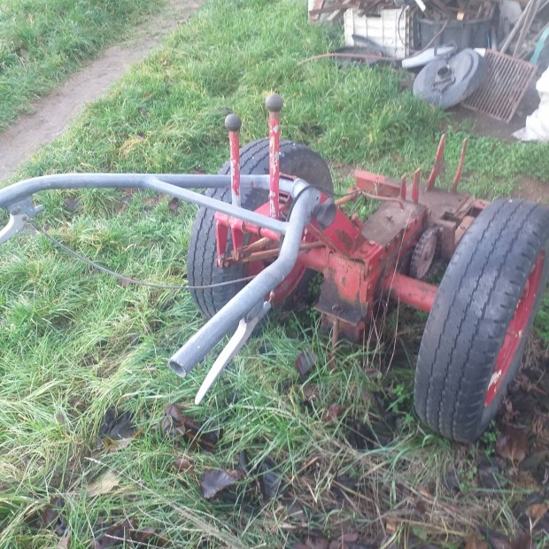 Elad kerti traktor motor nlkl