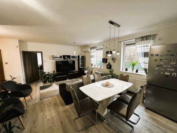 Elad� kertkapcsolatos 2 szob�s t�rsash�zi lak�s