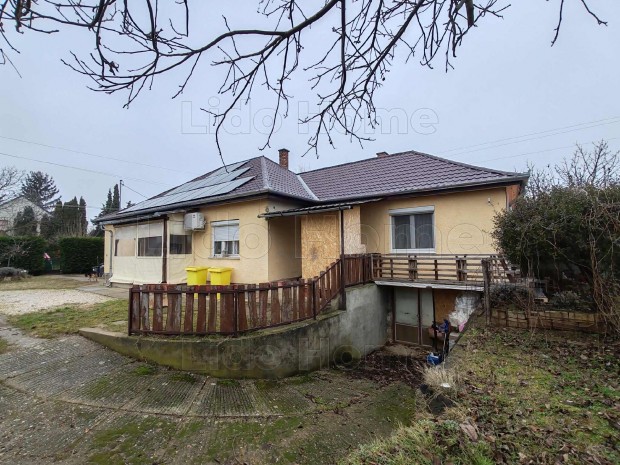 Elad� k�t gener�ci�s csal�di h�z Balatonlell�n!