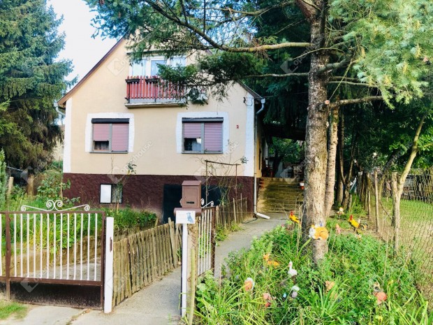 Elad� k�t gener�ci�s csal�di h�z Nemesd�den!