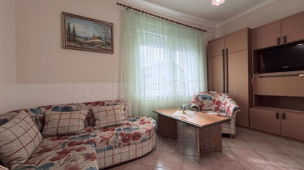 Elad� k�t�p�letes CSAL�DI H�Z Balatonfenyvesen.