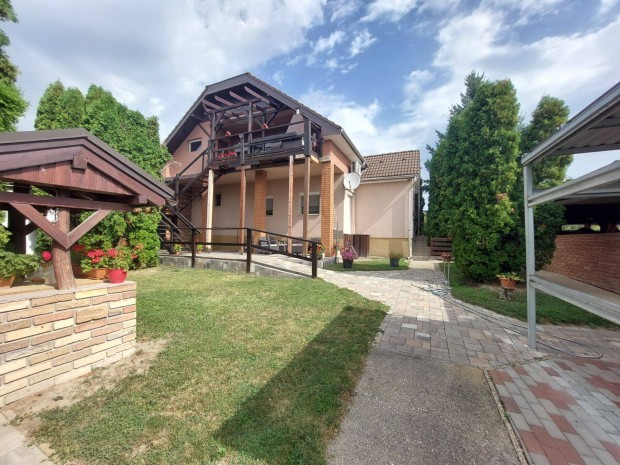 Elad� k�tgener�ci�s csal�di h�z Nagys�pon