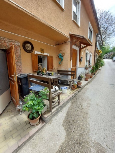 Elad� k�tlak�sos ingatlan Esztergomban!