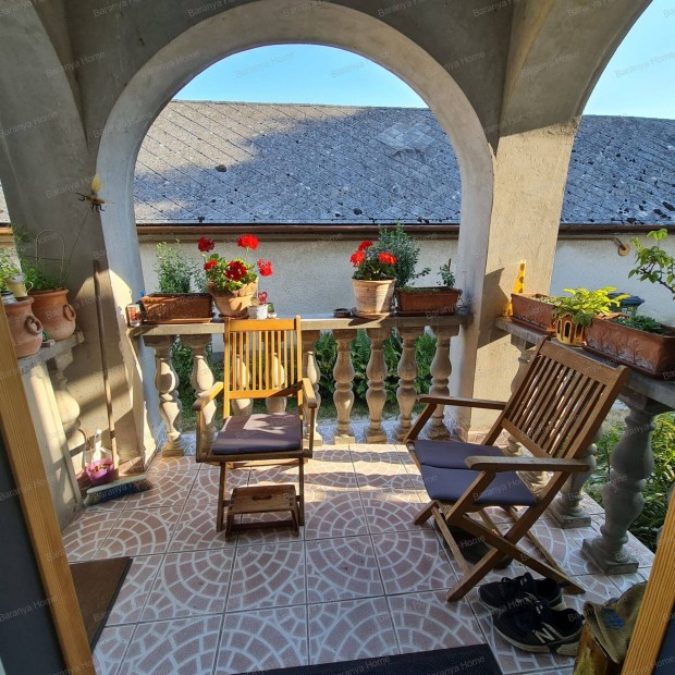 Elad� k�tszintes csal�di h�z Eger�gon