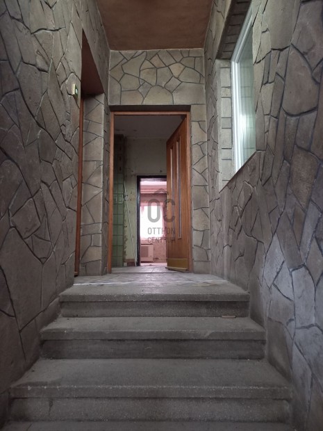 Elad� k�tszintes csal�di h�z Egerv�ron, ide�lis k�rnyezetben