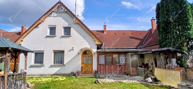 Elad� k�tszintes sorh�z Lentiben