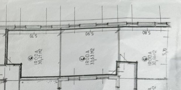 Elad�/kiad� 93 m2-es irodaegy�ttes az Arany J�nos utc�ban