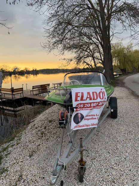 Elad� kis haj� 20 LE-s motorral 