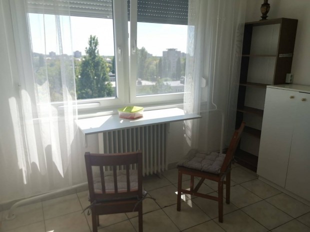 Eladó kis lakás