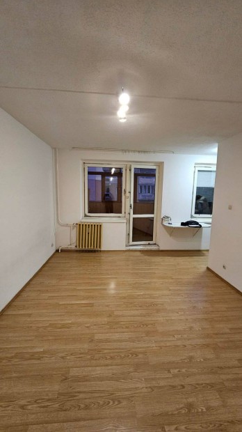 Elad� kis lak�s Veszpr�mben!