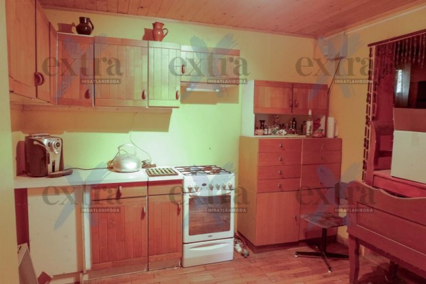 Elad� kiskert Szeged-Sziks�ston, 902 m telek, lakhat� kish�z,