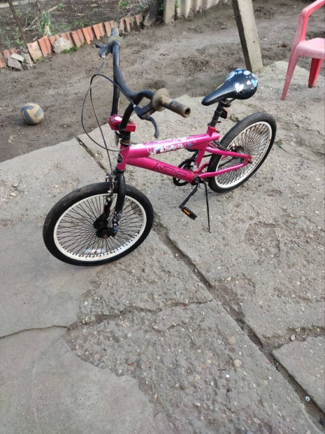 Eladó kislány bmx 20-as méretű bicikli