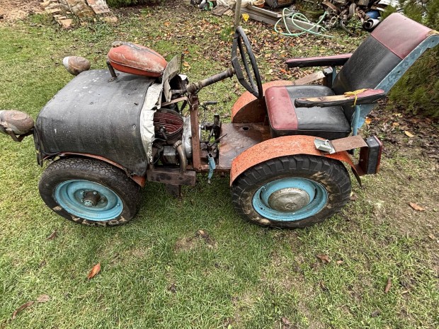 Elad kistraktor pannnia