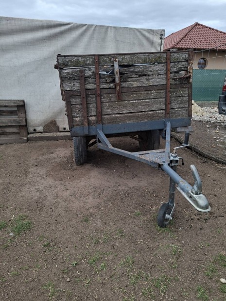 Elad� kistraktor utanfut�