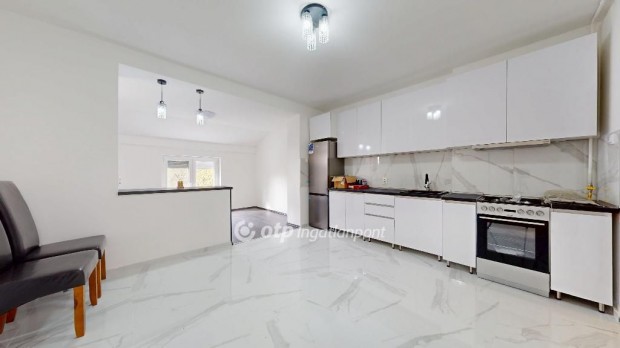 Elad� kiv�l� �llapot�, fel�j�tott lak�s, Edel�ny