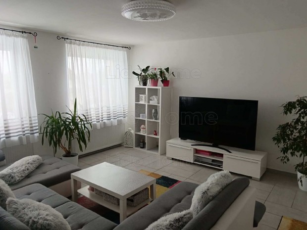 Elad� kiv�l� �llapot� csal�di h�z Garaboncon!