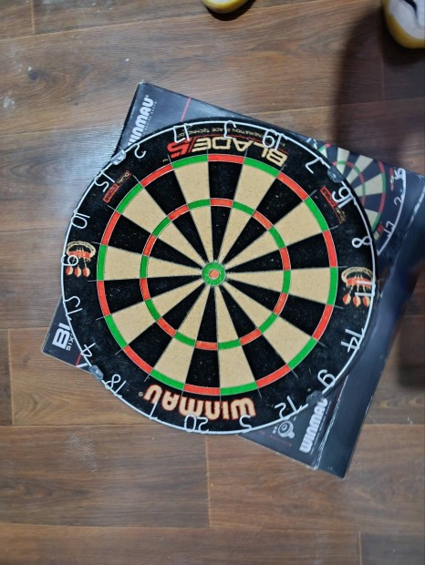 Eladó kiváló állapotú darts tábla. Winmau blade 6