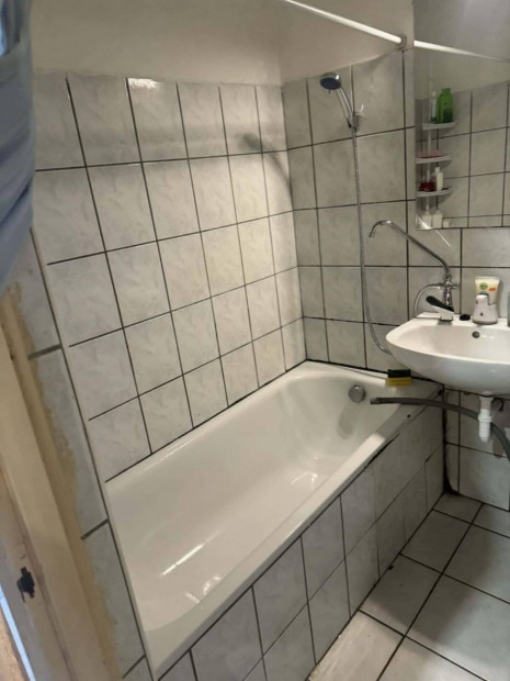 Elad� komfortos lak�s