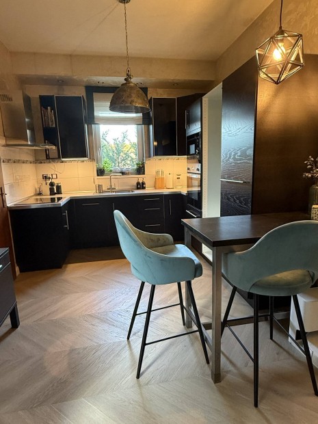 Elad� komplett konyhab�tor + t�lal� kom�d