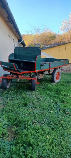 Elad knny lovaskocsi.