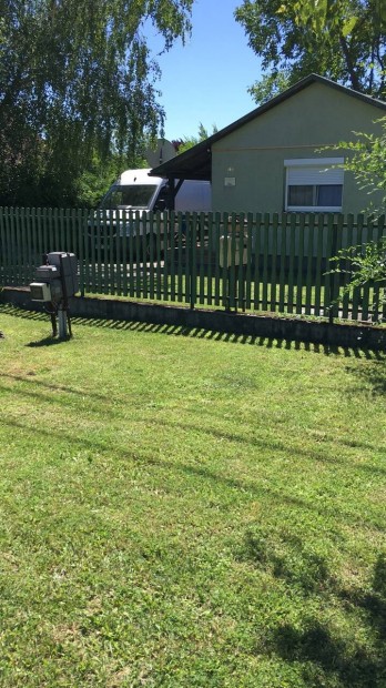 Elad� k�nny�szerkezetesh�z