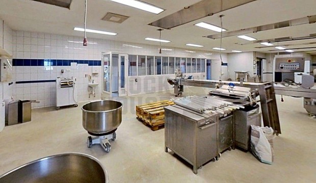 Elad� korszer� �zemi ingatlan Mez�ber�nyben  �lelmiszeripari