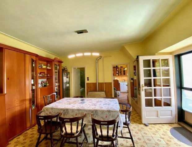 Elad� k�zponti csal�di h�z *h�t�h�zzal* J�noshalm�n