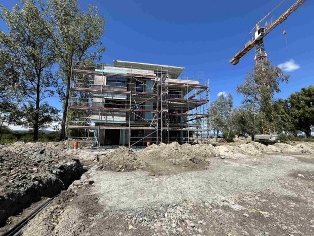 Elad� k�zvetlen v�zparti pr�mium lak�sok Balatonszemesen!