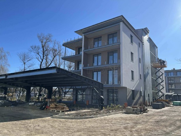 Elad� k�zvetlen v�zparti pr�mium lak�sok Balatonszemesen!