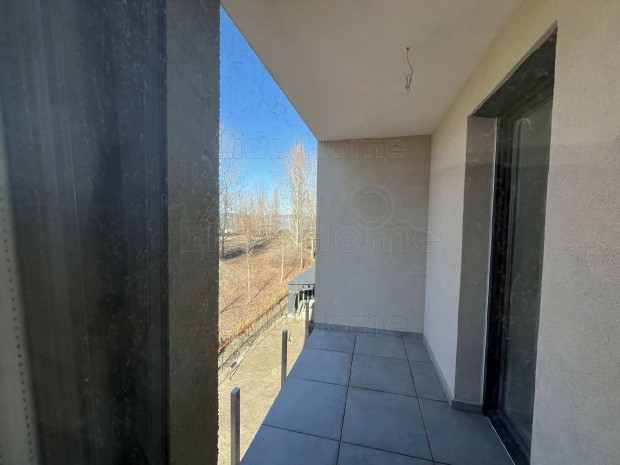 Elad� k�zvetlen v�zparti pr�mium lak�sok Balatonszemesen!