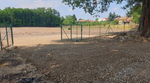 Elad� k�l�nleges sokoldal� 15020 m2-es k�lter�leti telek S�st�hegyen!