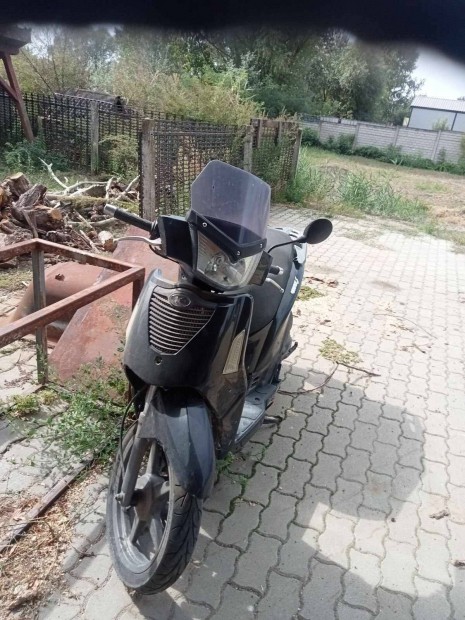 Elad kymco.