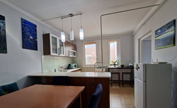 Elad� lak� az �jkertben 2 szob�s, erk�lyes, szigetelt h�zban