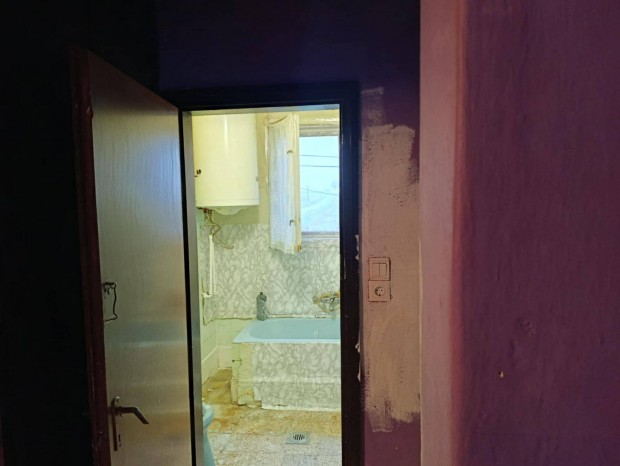 Elad� lak�s Aba�jsz�nt�