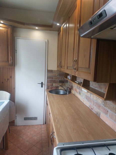 Elad� lak�s B�k�scsaba