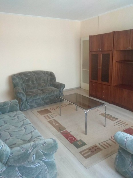 Elad� lak�s B�k�scsaba Tolnai u