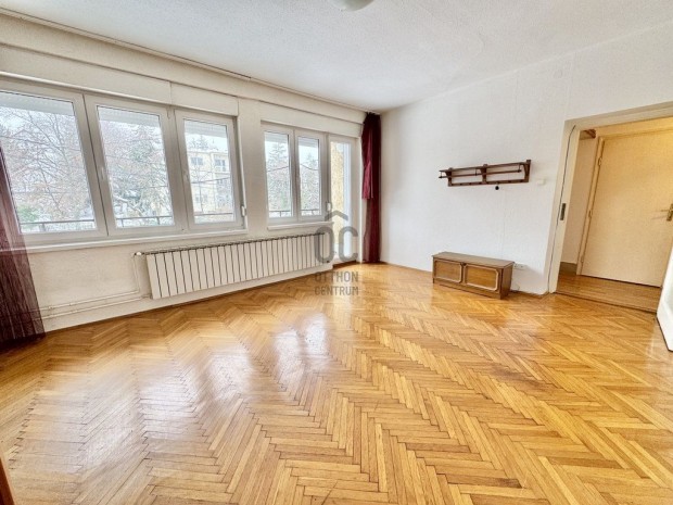 Elad� lak�s Budapest 2. ker., Szeml�hegy