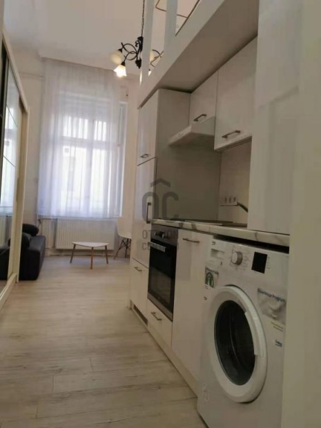 Elad laks Budapest 2. ker., Vzivros