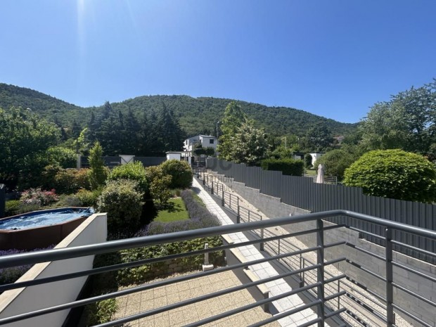 Elad� lak�s Budapest 3. ker., Testv�rhegy