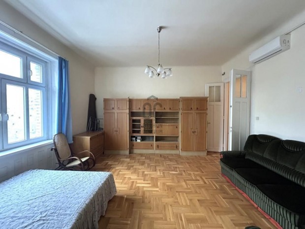 Elad� lak�s Budapest 8. ker., Corvin negyed