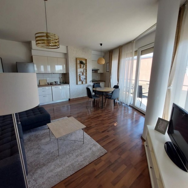 Elad� lak�s Budapest 8. ker., Corvin negyed