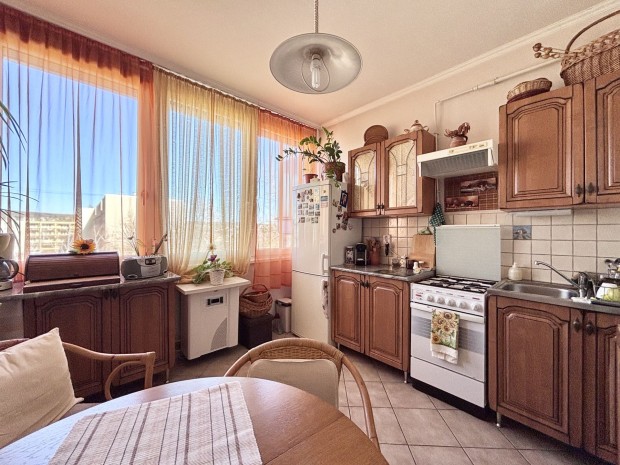 Elad� lak�s G�d�ll�n minim�lis rezsik�lts�ggel