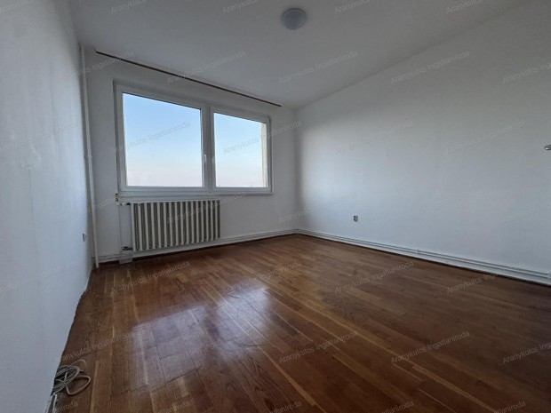 Elad� lak�s Gyul�n!